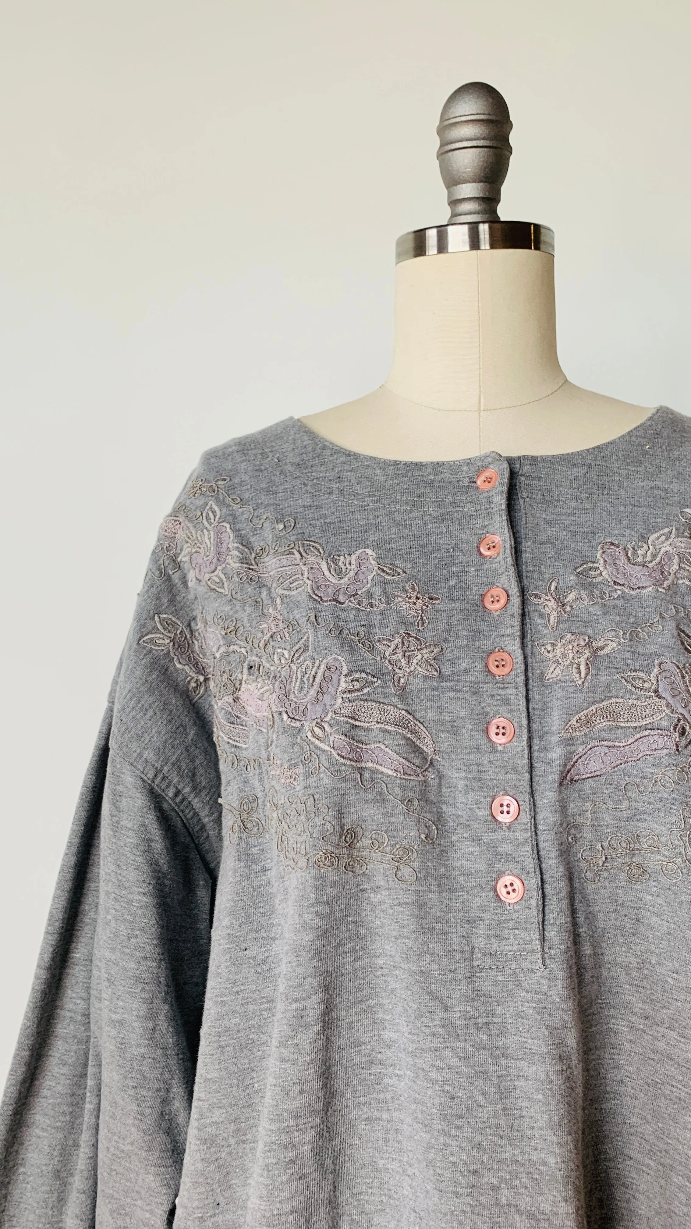 1990s Gray embroidered cozy top, sz. L