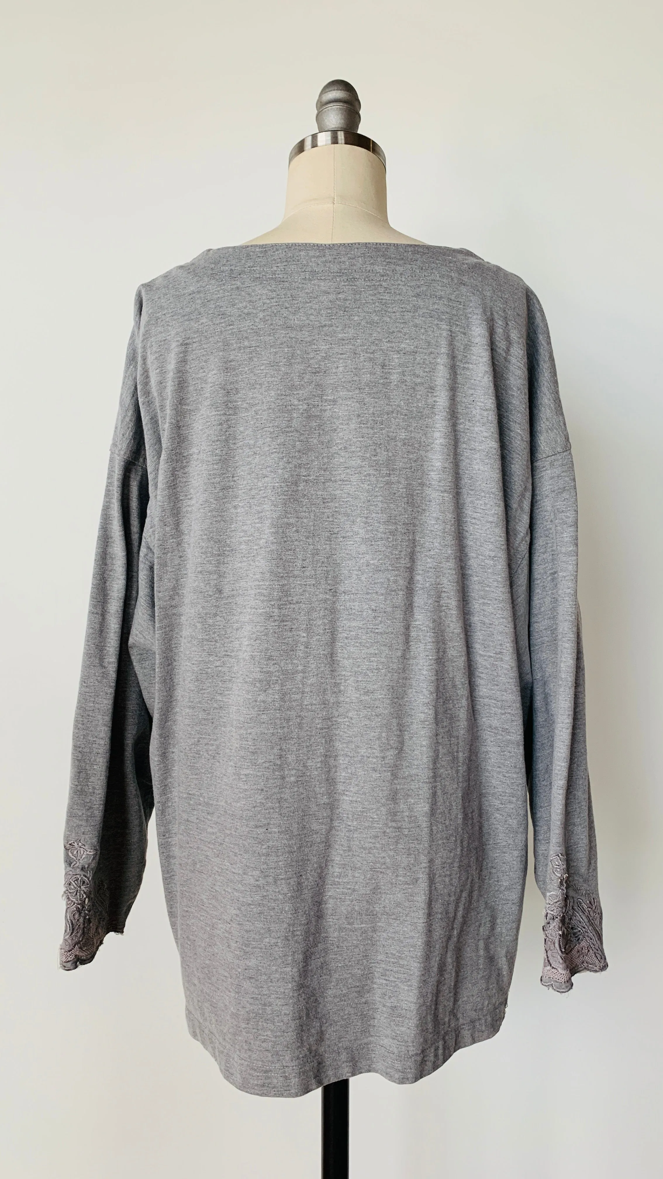 1990s Gray embroidered cozy top, sz. L