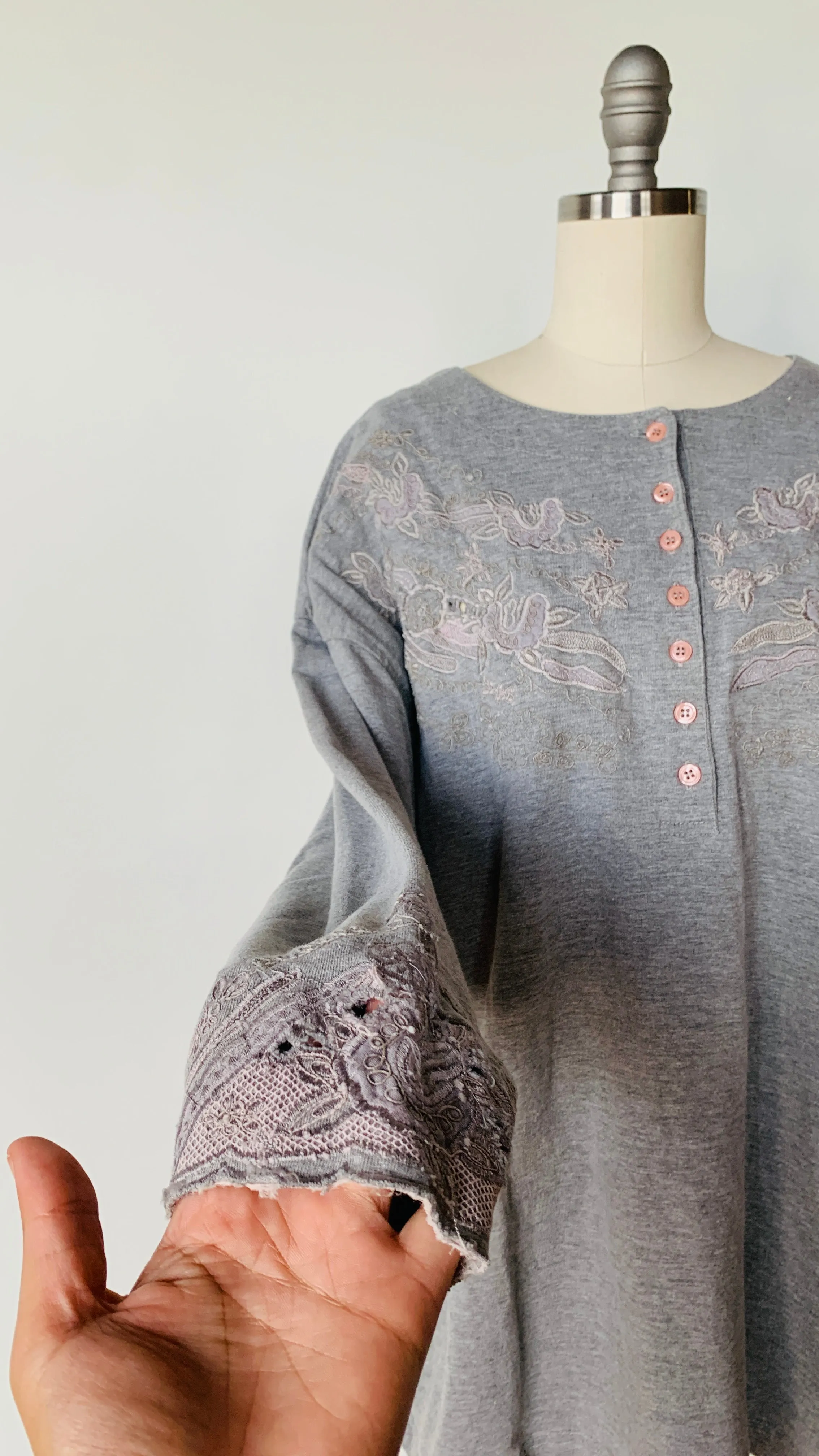 1990s Gray embroidered cozy top, sz. L