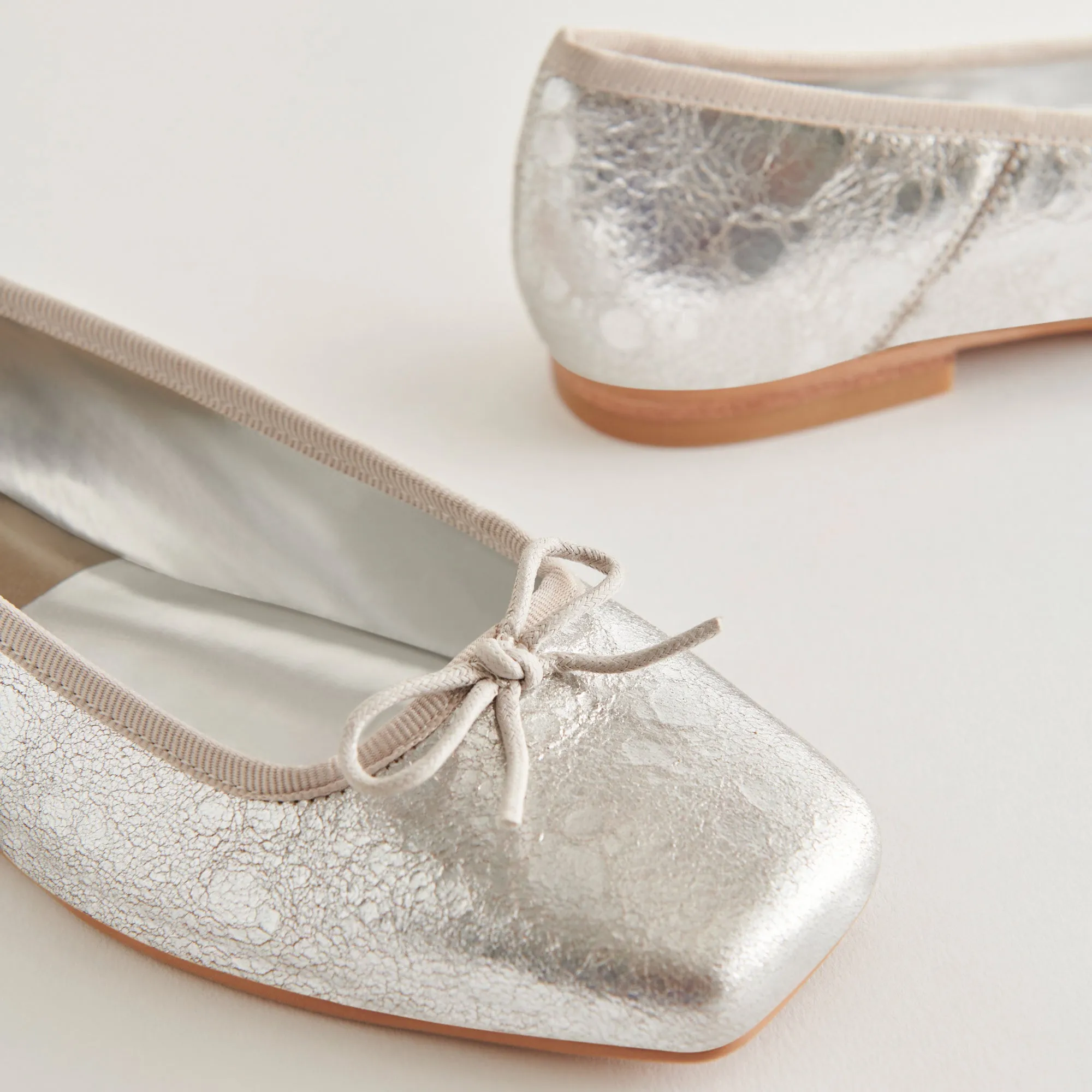 ANISA BALLET FLATS SILVER DISTRESSED LEATHER